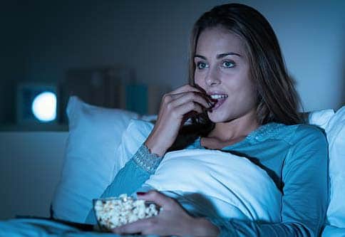مضرات تماشای تلویزیون قبل از خواب